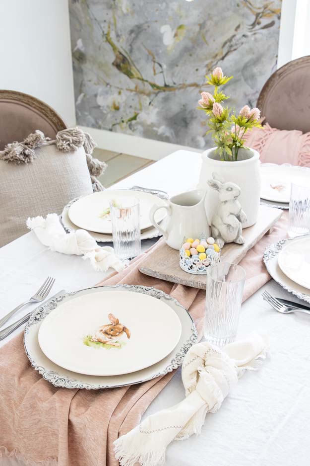 The prettiest spring tablescapes and spring table decor to try