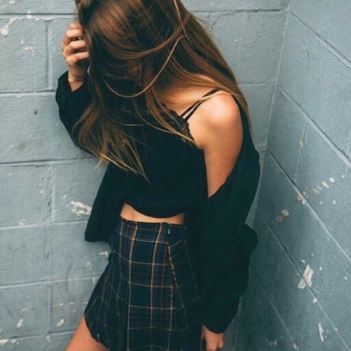 Grunge outfit inspiration for every season, grunge outfit aesthetic: Crop Top Grunge Skirt Outfit