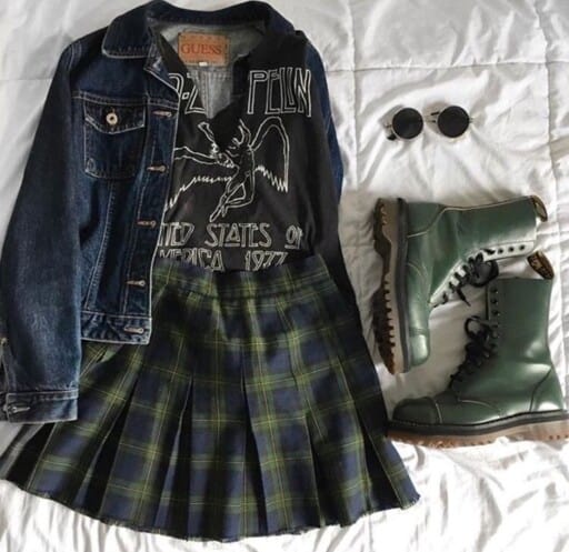 Grunge outfit inspiration for every season, grunge outfit aesthetic: Green & Black 90's Outfit