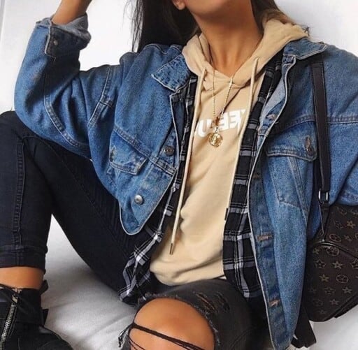 Grunge outfit inspiration for every season, grunge outfit aesthetic: Sweatshirt Grunge Outfit