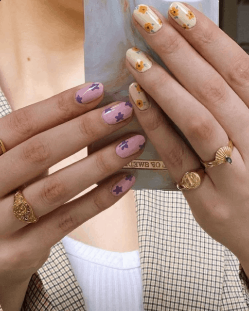 delicate and abstract flower nail art designs: Alternate Colors On Each Hand