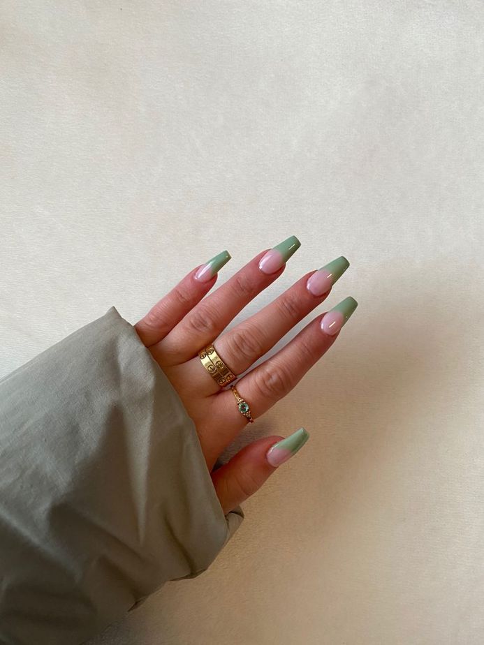 Emerald green nails