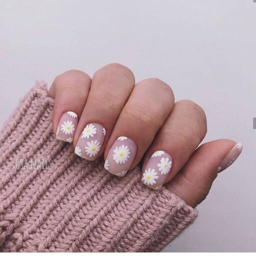 delicate and abstract flower nail art designs: Round Daisies