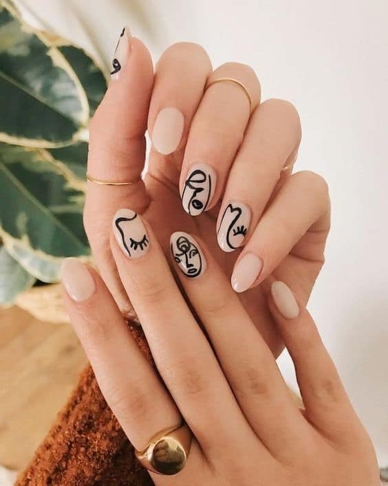 Abstract nail art : quelle est cette nouvelle manucure tendance chic et  arty au possible vue sur Pinterest ? | Minimal nails, Minimalist nails,  Trendy nails