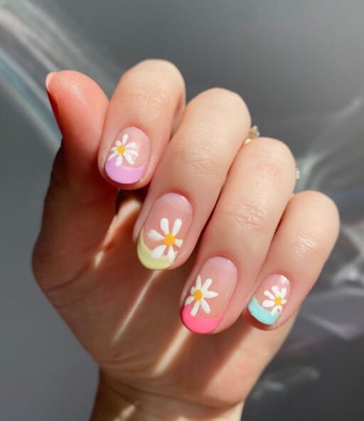 delicate and abstract flower nail art designs: Colored Tips With Large Daisies