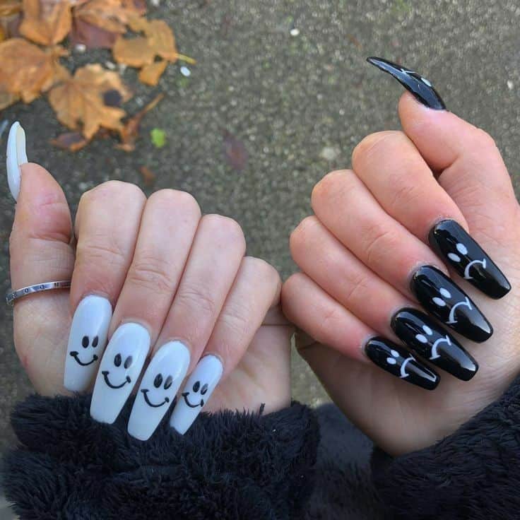 45+ Edgy Goth & Grunge Black Nails For A Dramatic Look