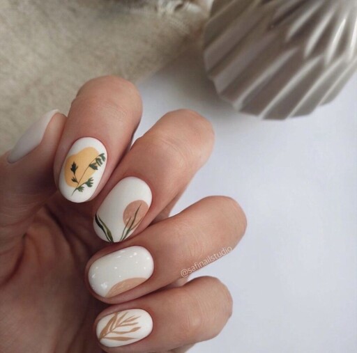 Short nail design ideas for a trendy manicure: Abstract Nature Design