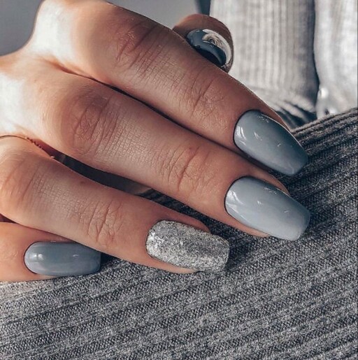 40+ Examples Of Grey & Silver Nails For A Cool Manicure