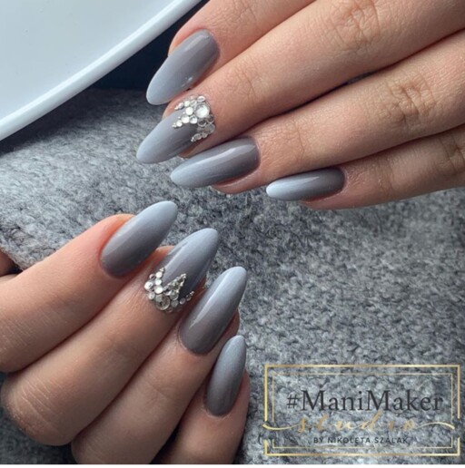 40+ Examples Of Grey & Silver Nails For A Cool Manicure
