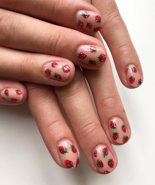 Short nail design ideas for a trendy manicure: Strawberries