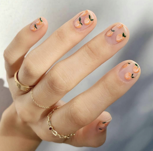 Short nail design ideas for a trendy manicure: Peaches