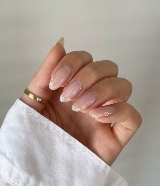 almond nails