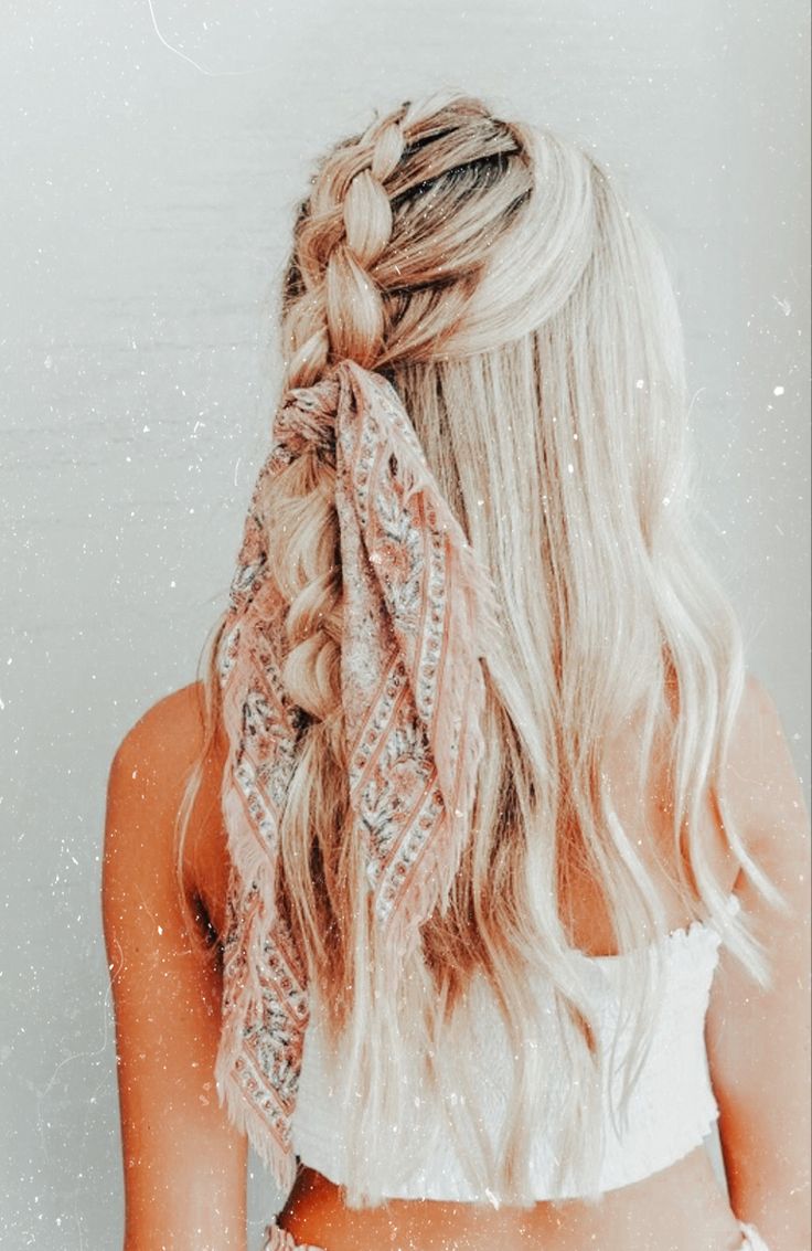 Beach hairstyles for an effortless chic summer look