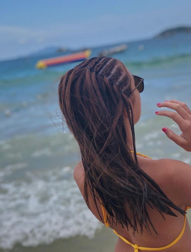 Beach hairstyles for an effortless chic summer look