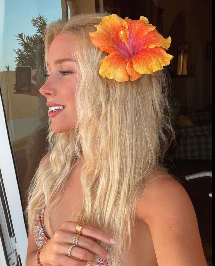 Beach hairstyles for an effortless chic summer look