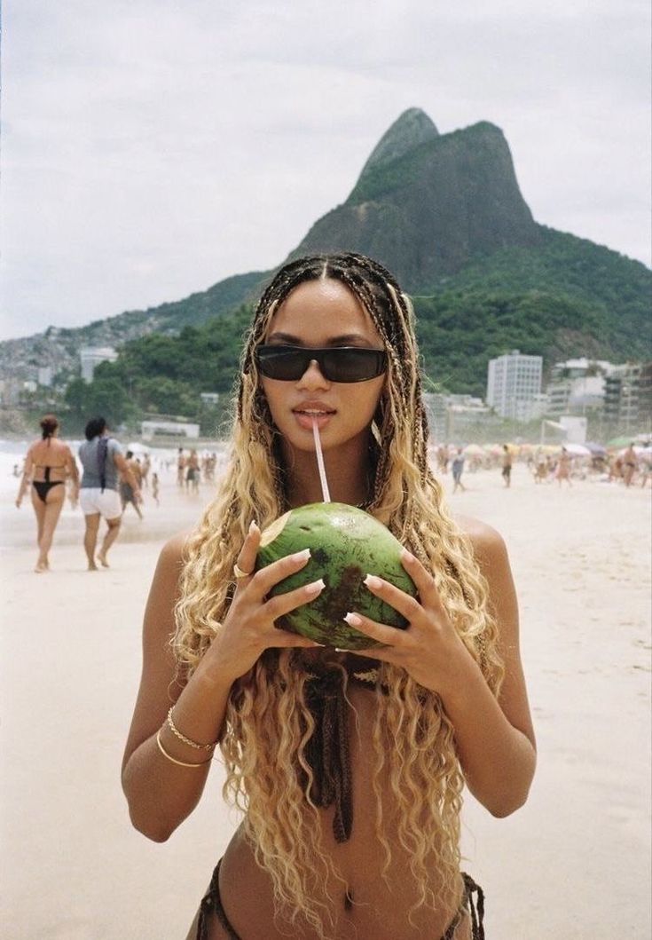 Beach hairstyles for an effortless chic summer look