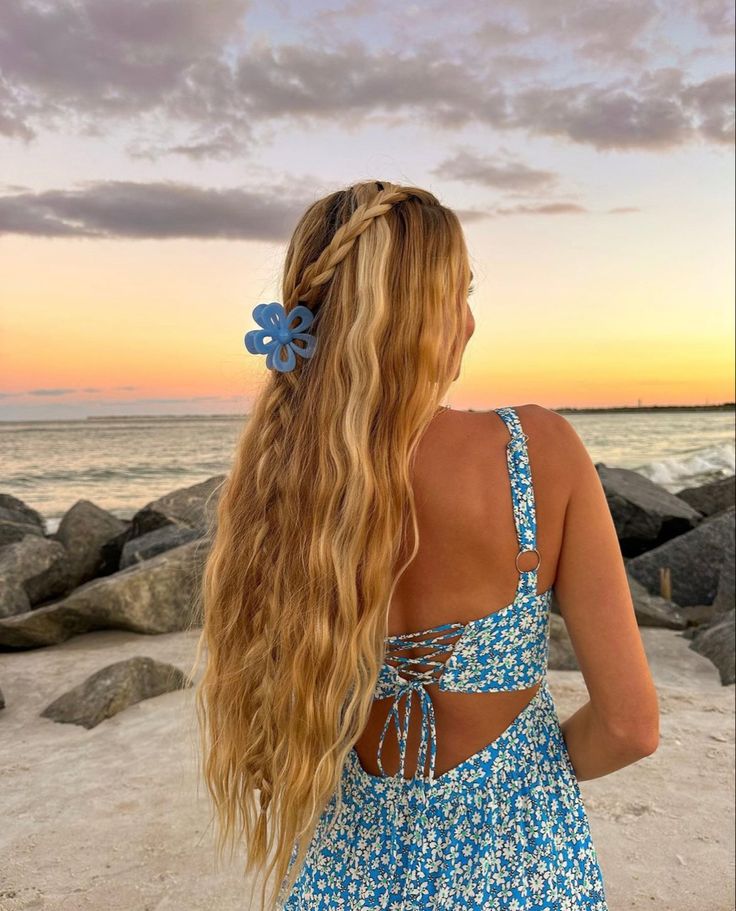 Beach hairstyles for an effortless chic summer look