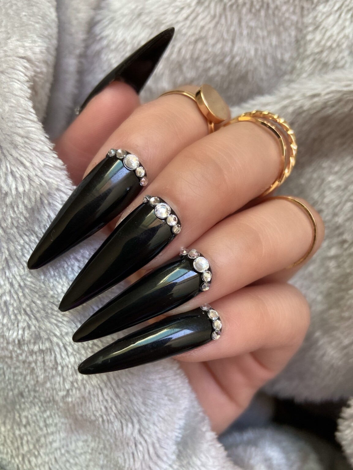 45+ Black Nails Designs For An Epic Manicure