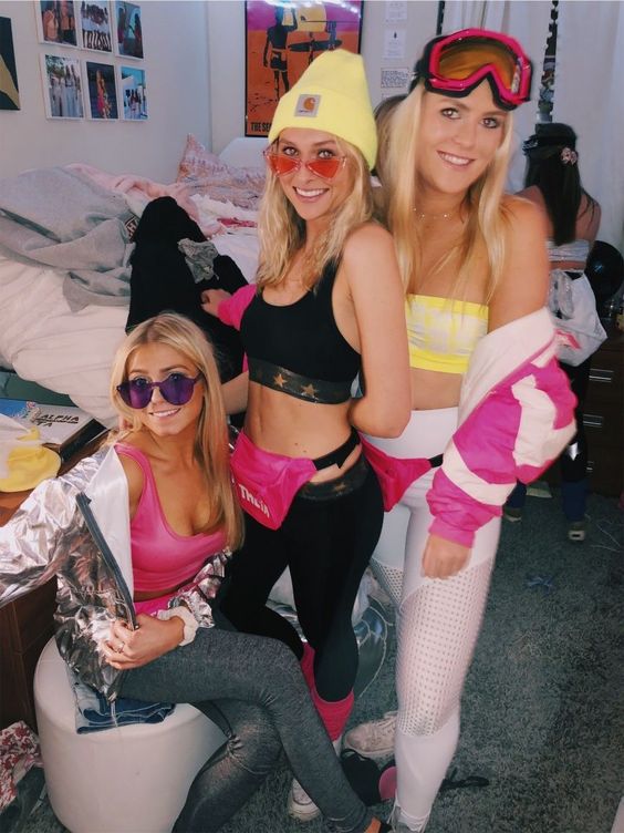 Dressing 80s themed outlet party