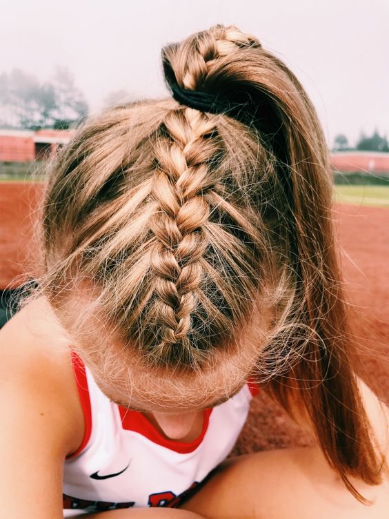 40+ Athletic Volleyball Hairstyles That Are Still Cute |