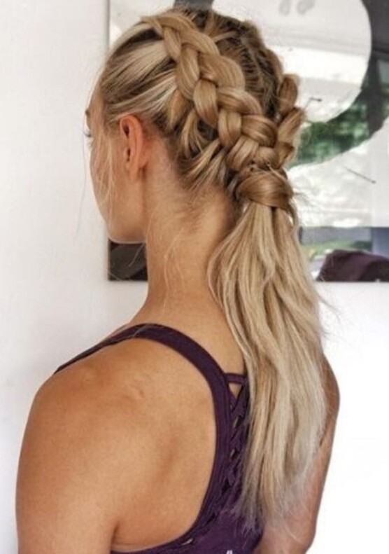 45 Easy Hairstyles That Take 10 Minutes or Less To Achieve