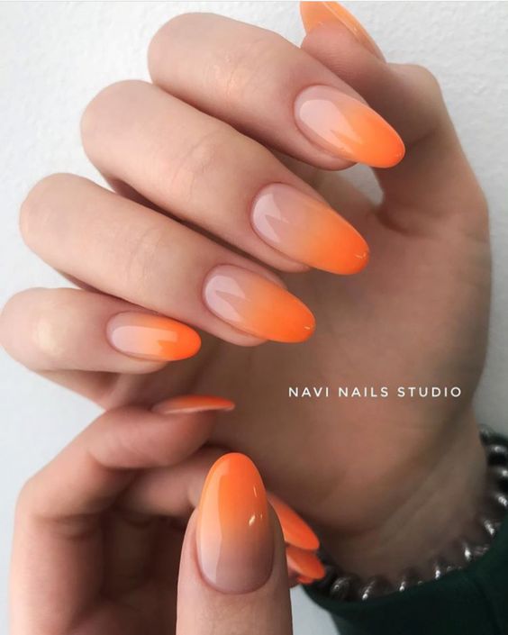 Orange Nails And Orange Nail Designs đã trở thành xu hướng tại nhiều quốc gia trên thế giới. Với sự kết hợp độc đáo giữa nhiều tông màu cam và những họa tiết đa dạng, các thiết kế móng tay cam sẽ mang lại sự cá tính và nổi bật cho bạn. Hãy cùng khám phá xem có mẫu nào phù hợp với phong cách của bạn không nhé!