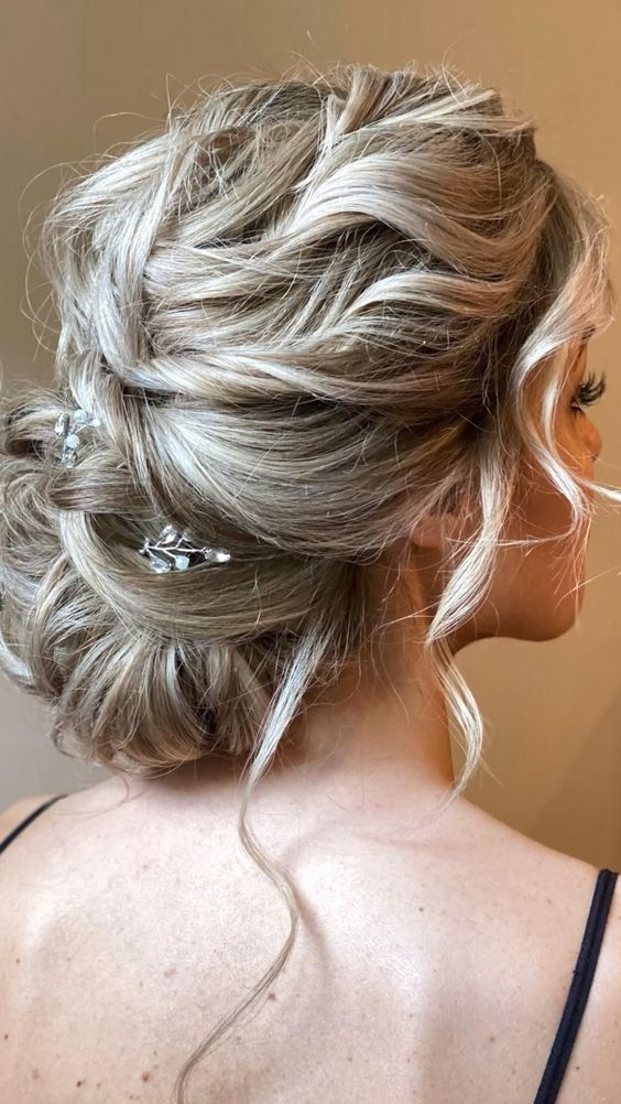 40 Best Prom Hairstyles for 2023 : Pull through braid half up