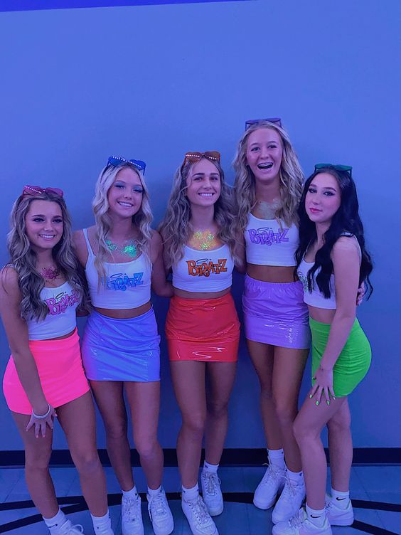 More …  Halloween costumes college, Group halloween costumes, Halloween  costumes friends