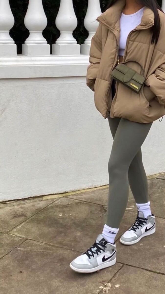 Gray leggings outfit clearance ideas