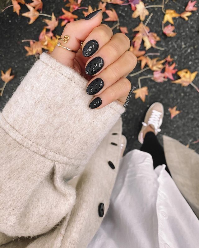 The best fall nails, fall nail designs, and fall nail colors this year