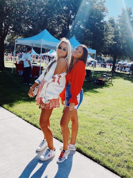 Game Day Outfits: 40+ Inspiration Looks For A Tailgate