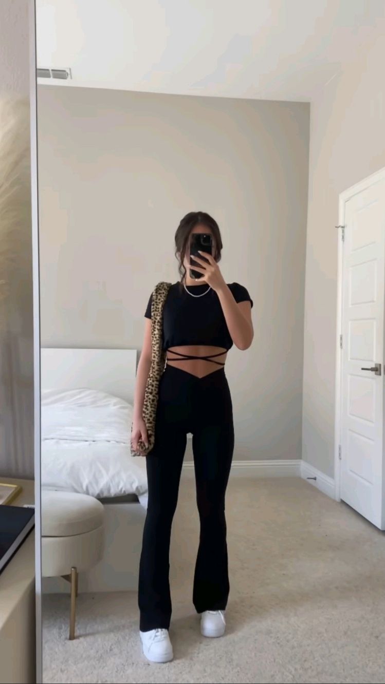 55+ Leggings Outfit Ideas That Are Hot Right Now