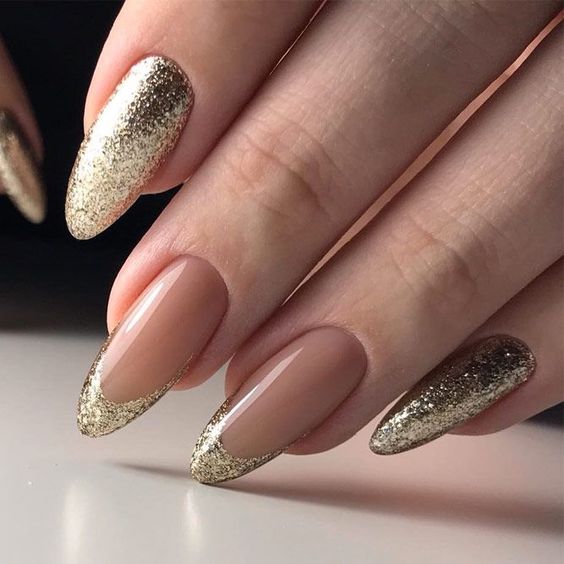 Foil nails 2022: glamorous foil nail designs for your trendy look