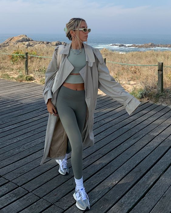 55+ Leggings Outfit Ideas That Are Hot Right Now