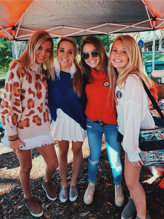Game Day Outfits: 40+ Inspiration Looks For A Tailgate