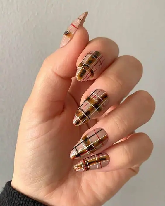 Top fall nails | fall nail ideas | fall nail designs | autumn nails | September and October nails