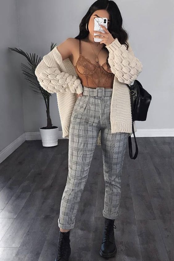 40+ Plaid Pants Outfit Ideas For 2022, How To Style Plaid Pants