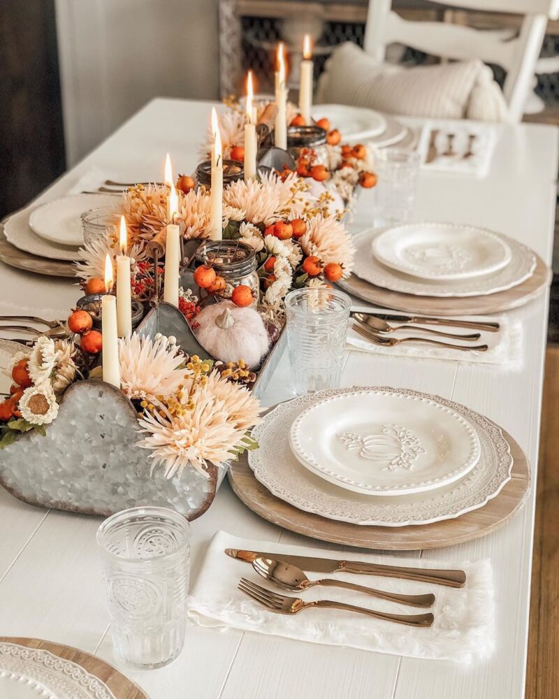 The prettiest Thanksgiving tablescapes, Thanksgiving table settings, and Thanksgiving table decor to try this year