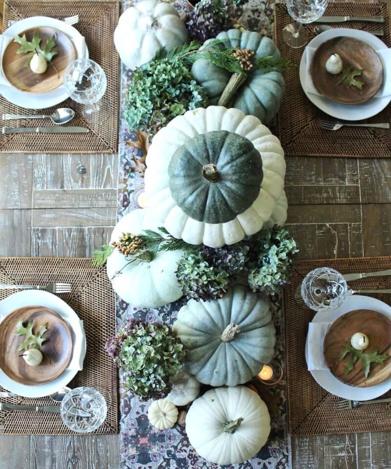 The prettiest Thanksgiving tablescapes, Thanksgiving table settings, and Thanksgiving table decor to try this year