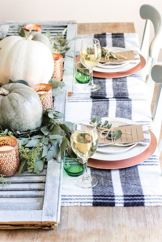 The prettiest Thanksgiving tablescapes, Thanksgiving table settings, and Thanksgiving table decor to try this year