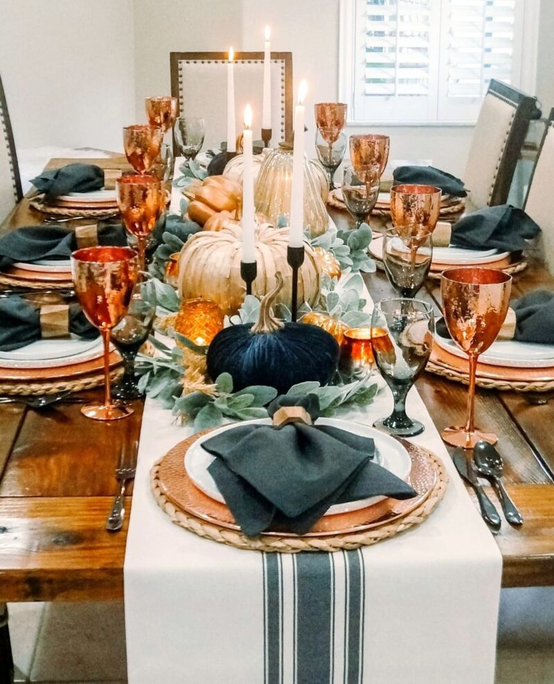 The prettiest Thanksgiving tablescapes, Thanksgiving table settings, and Thanksgiving table decor to try this year