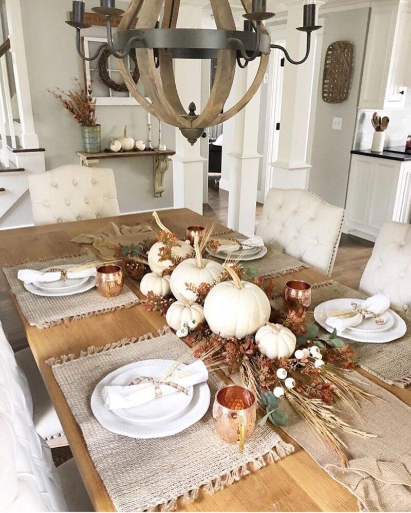 The prettiest Thanksgiving tablescapes, Thanksgiving table settings, and Thanksgiving table decor to try this year