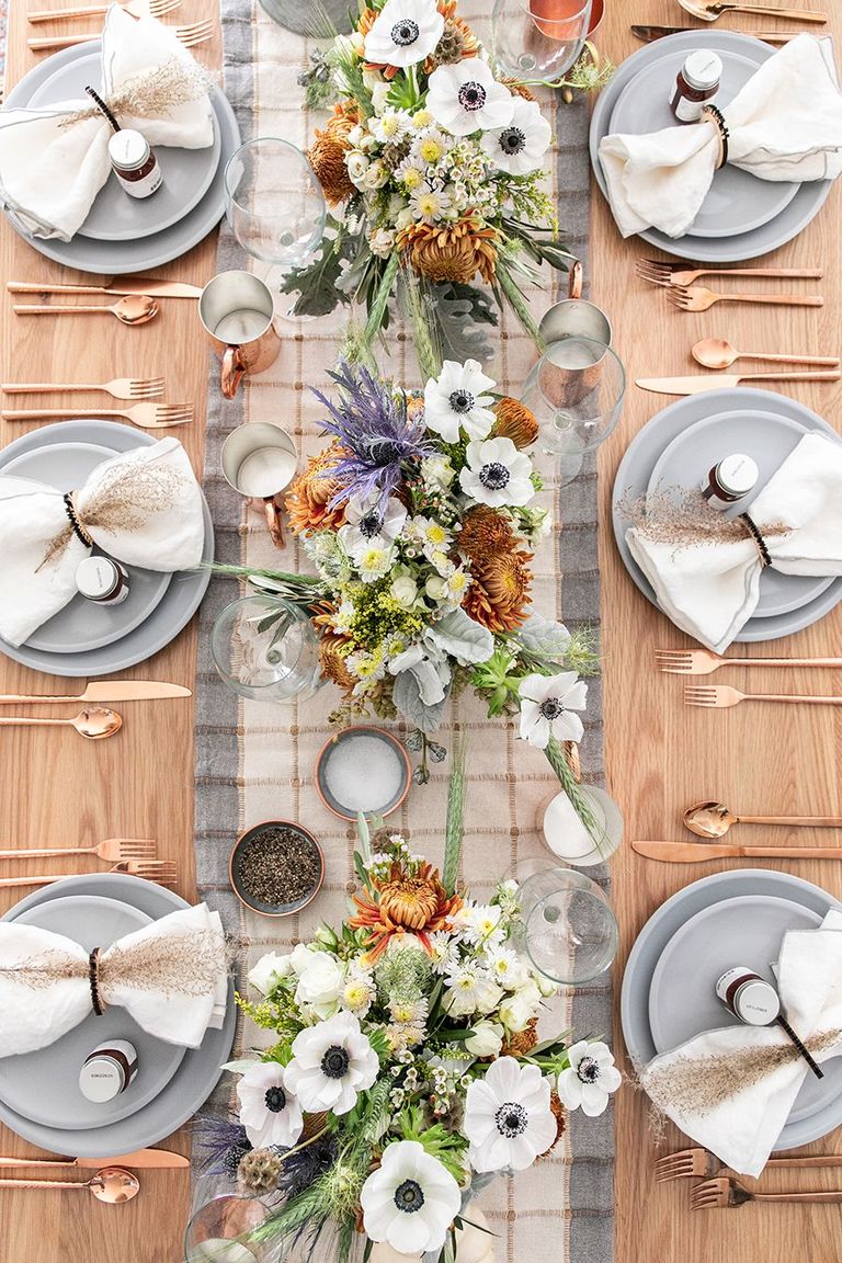 The prettiest Thanksgiving tablescapes, Thanksgiving table settings, and Thanksgiving table decor to try this year