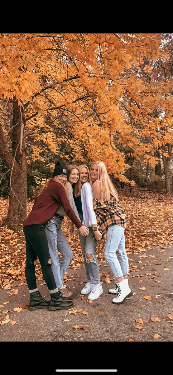 The best Tahnksgiving photoshoot ideas and Thanksgiving picture ideas to copy