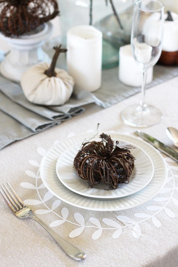 The prettiest Thanksgiving tablescapes, Thanksgiving table settings, and Thanksgiving table decor to try this year