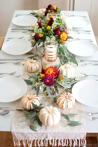 60+ Stunning Thanksgiving Table Decor Ideas To Try This Year
