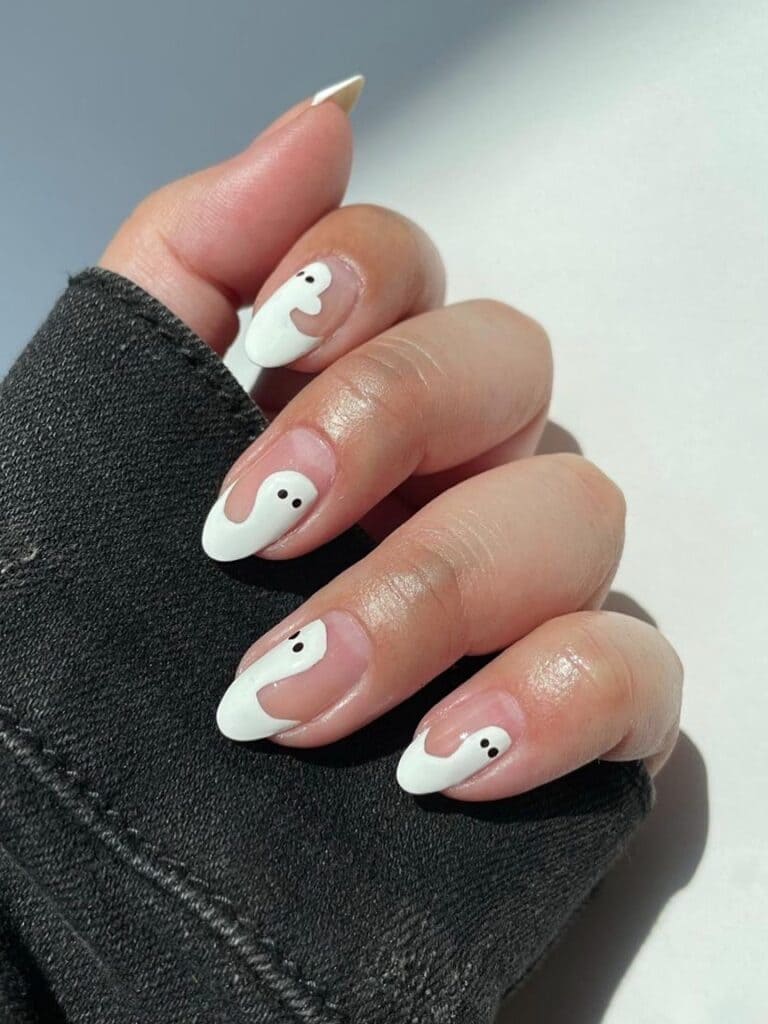 The best Halloween ghost nails designs to do
