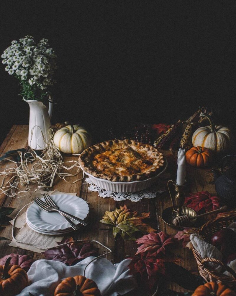 The prettiest Thanksgiving tablescapes, Thanksgiving table settings, and Thanksgiving table decor to try this year