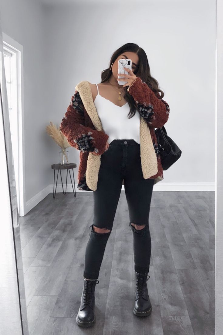 40+ Chic Thanksgiving Outfit Ideas To Wear In 2022