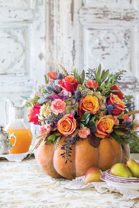 The prettiest Thanksgiving tablescapes, Thanksgiving table settings, and Thanksgiving table decor to try this year